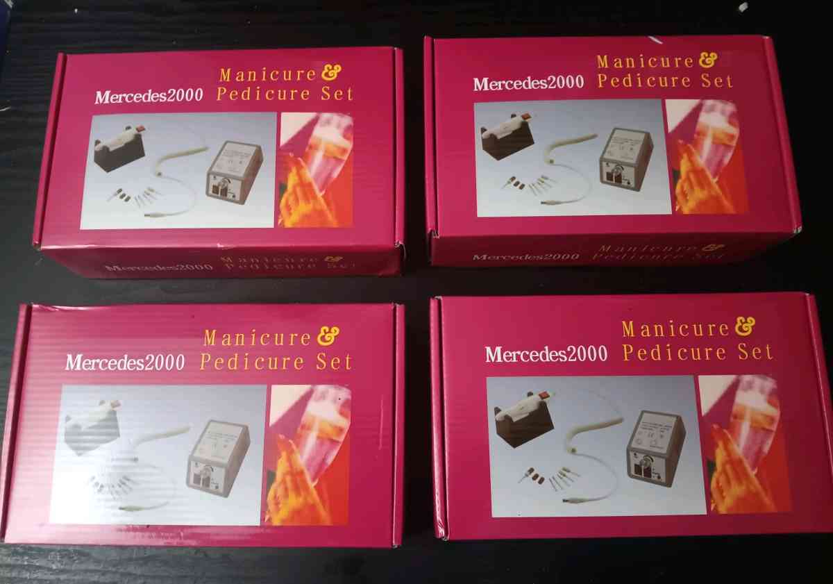 MERCEDES 200O MANICURE PEDICURE SET