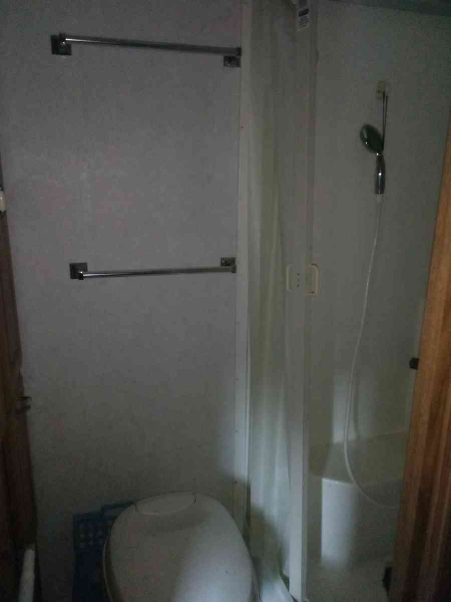 hitchhiker 2 fifth wheel