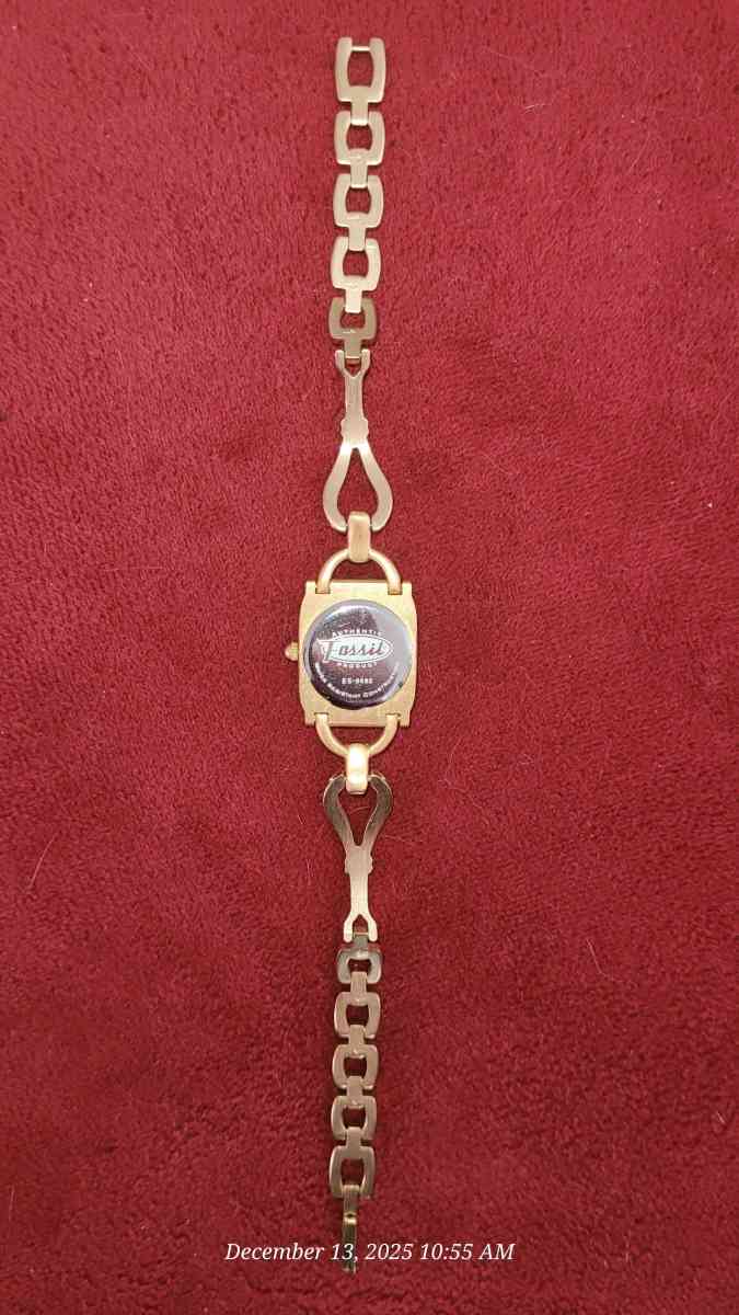 Vintage Fossil gold tone watch with case