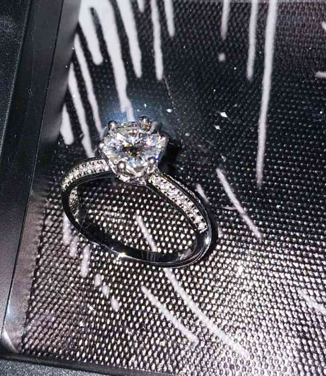 PRICE DROP VVS1 moissanite D s925 RING