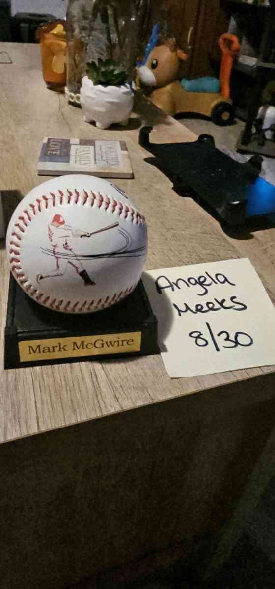 Mark McGwire Replica Signature Baseball w Card