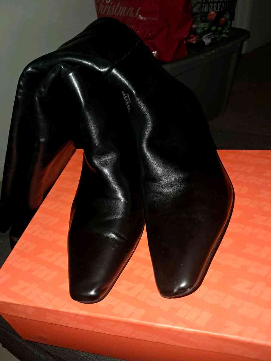 women black heel boots sz 12 - Camden, New Jersey - FleaMarketBay