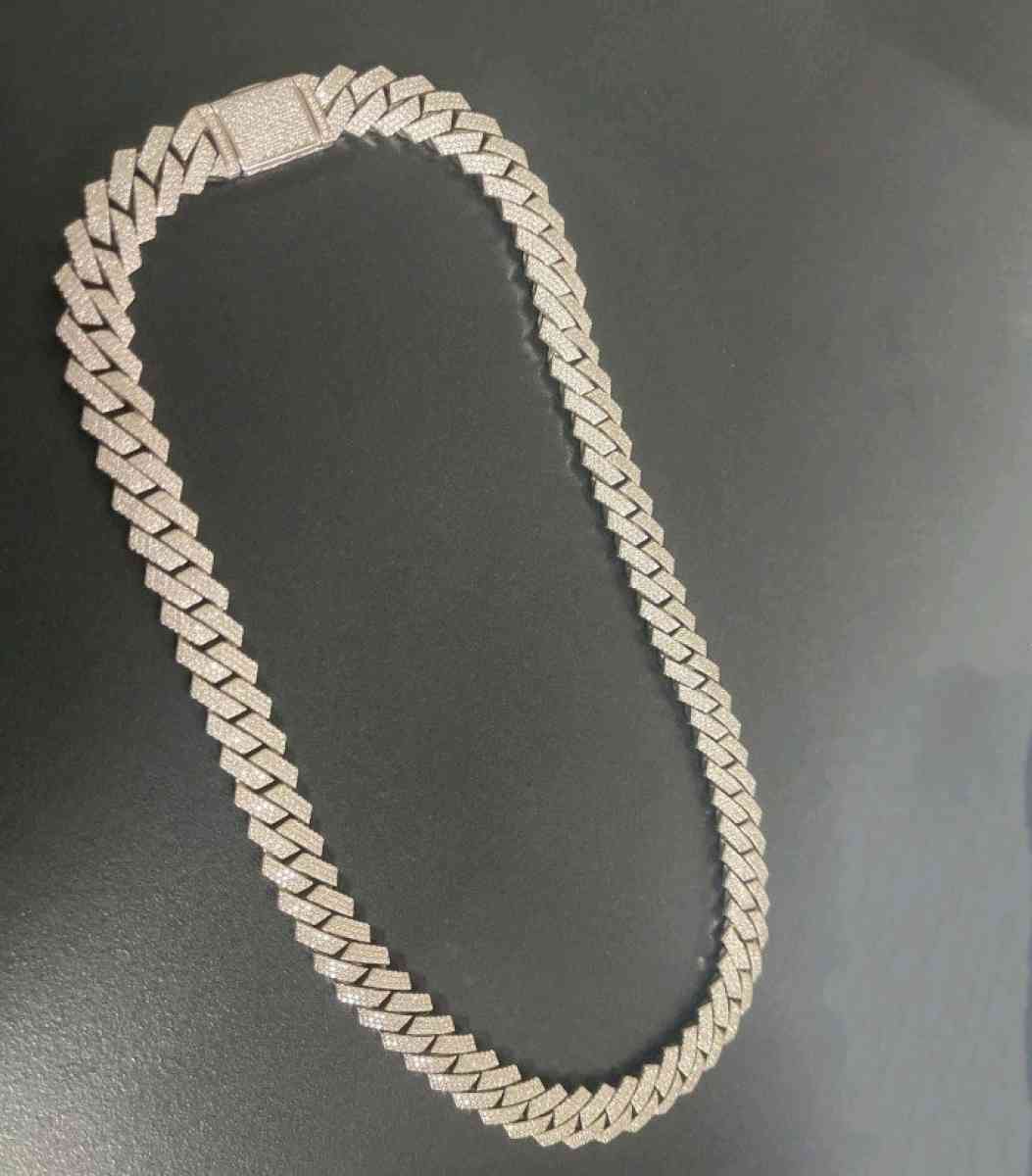 Brand New 12mm Moisainite Cuban Link 22