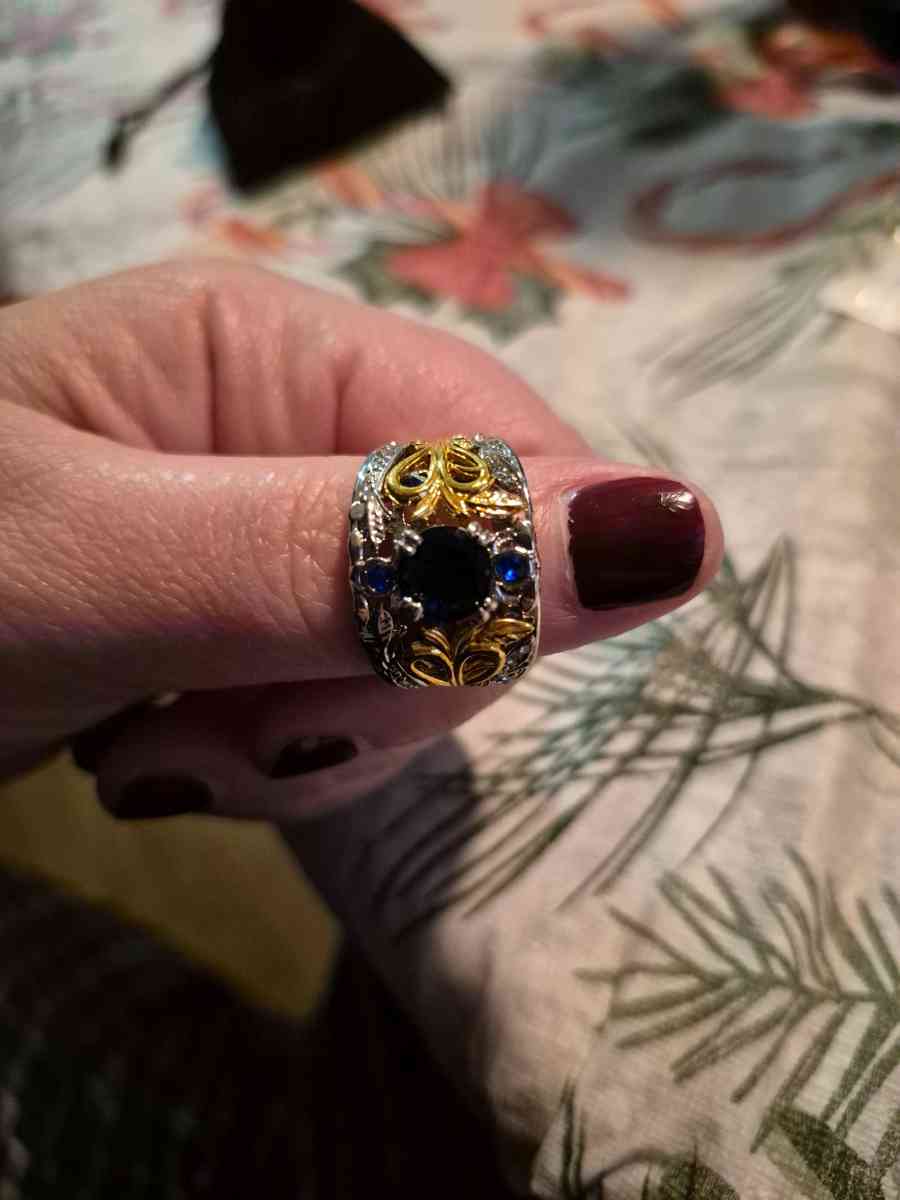 NEW 2tone ring with sapphire size 9
