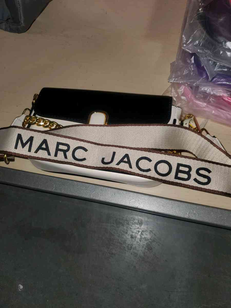 Marc Jacobs Stylish Black and White Crossbody Bag