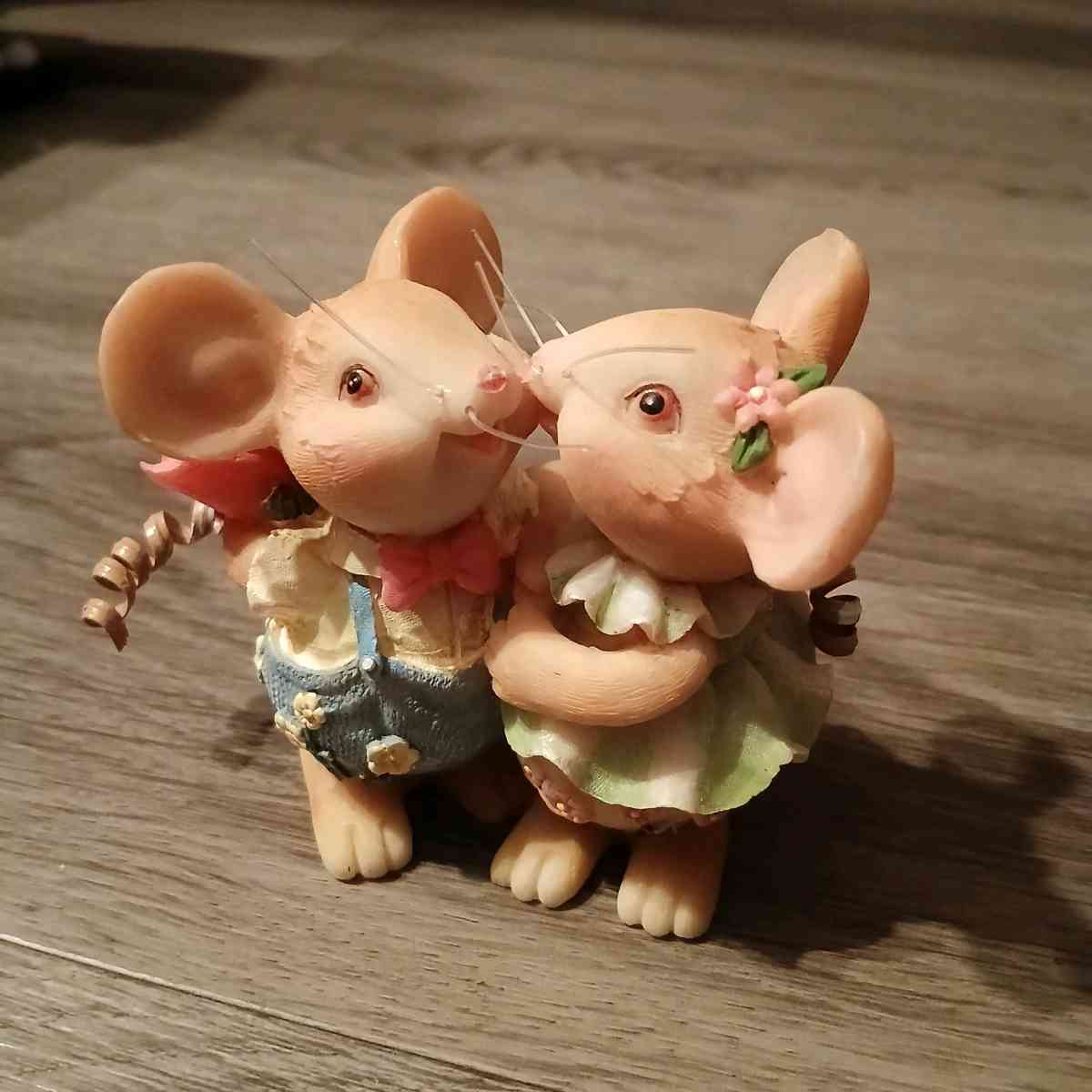 loves embrace by enesco