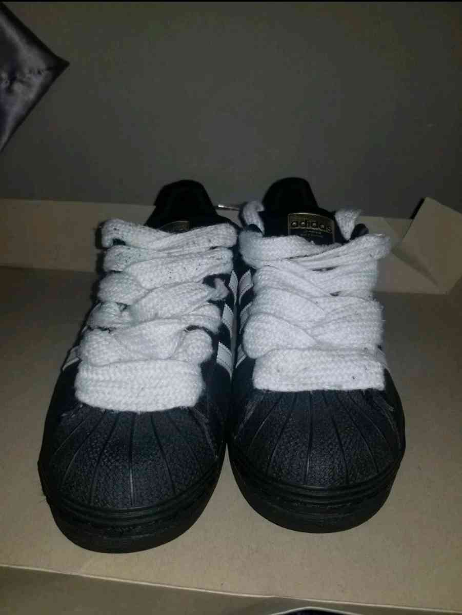 Adidas Superstar BlackWhite Size 6 GS BOYS