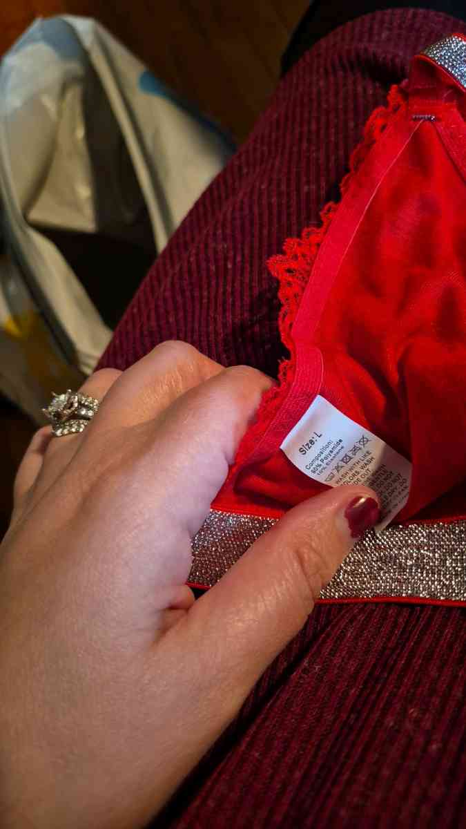 NEW red lace bra size L