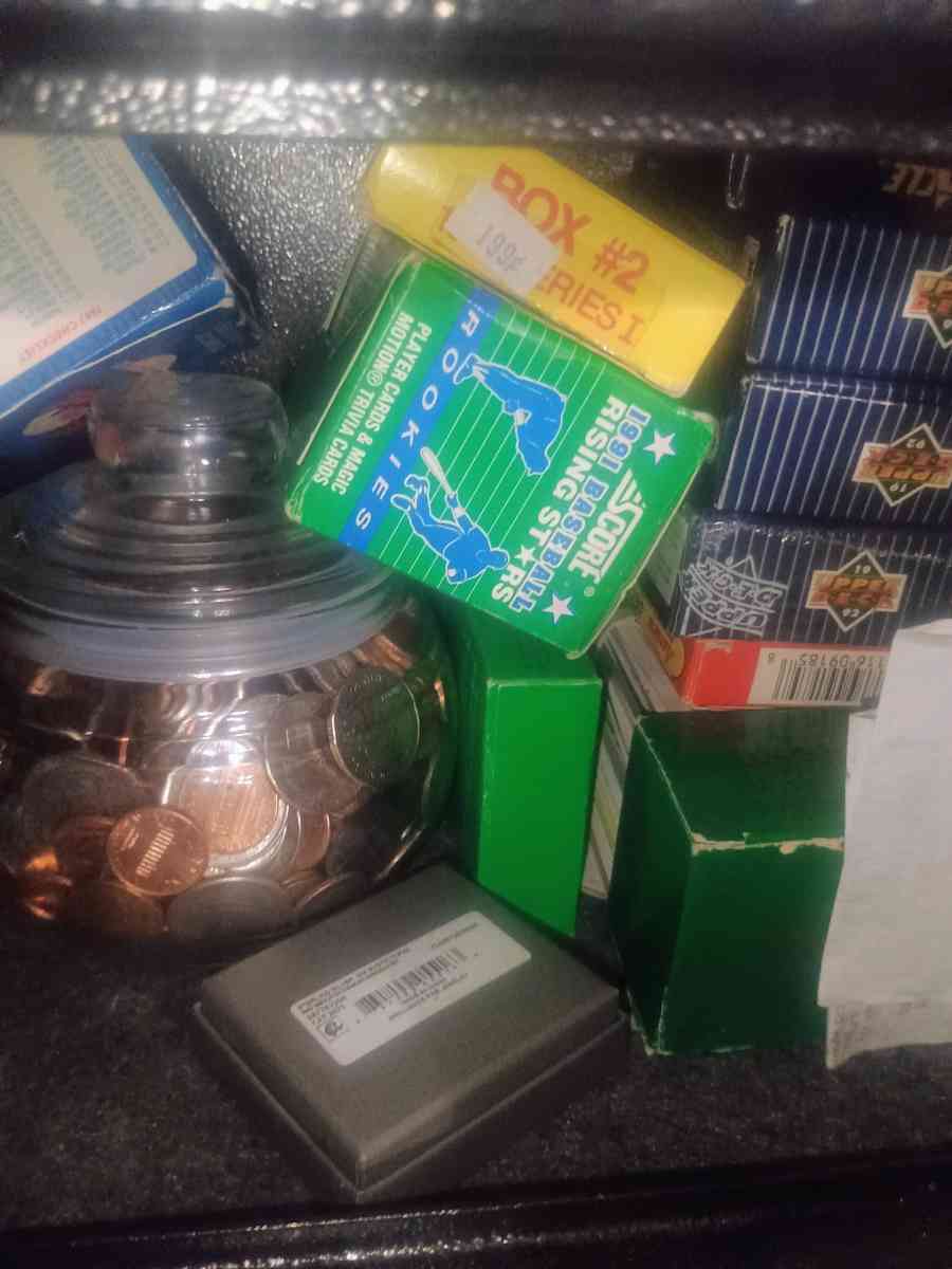 lot of baseball cards