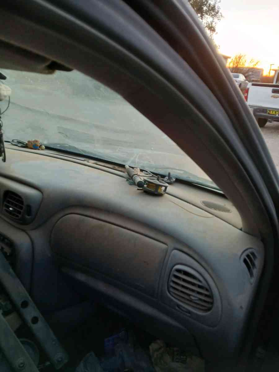 clean title 2008 Chevy trailblazer 2whdrfor parts no motor