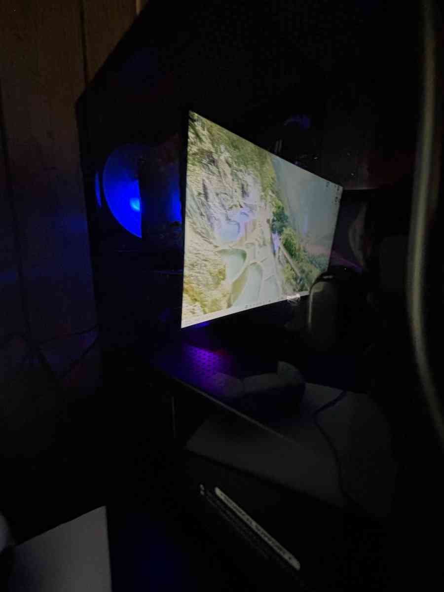 gaming pc and monitor