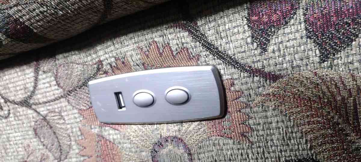 2 electric recliners