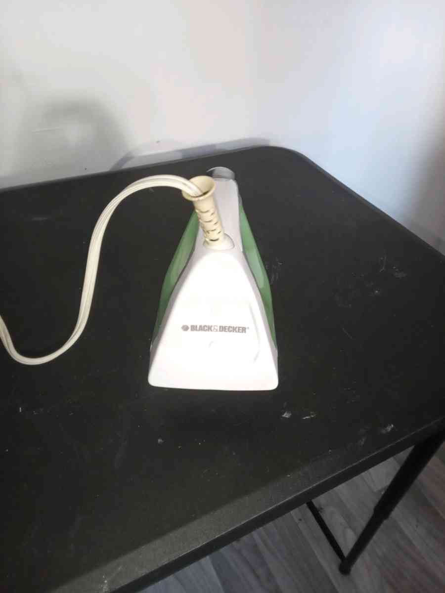 BLACK n DECKER Easy Steam Compact Iron