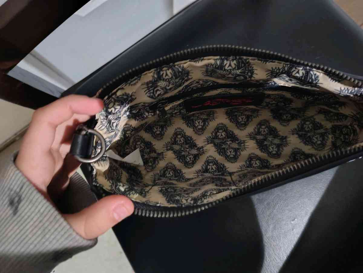cute Ed hardy shoulder bag - Alamo, Texas - FleaMarketBay