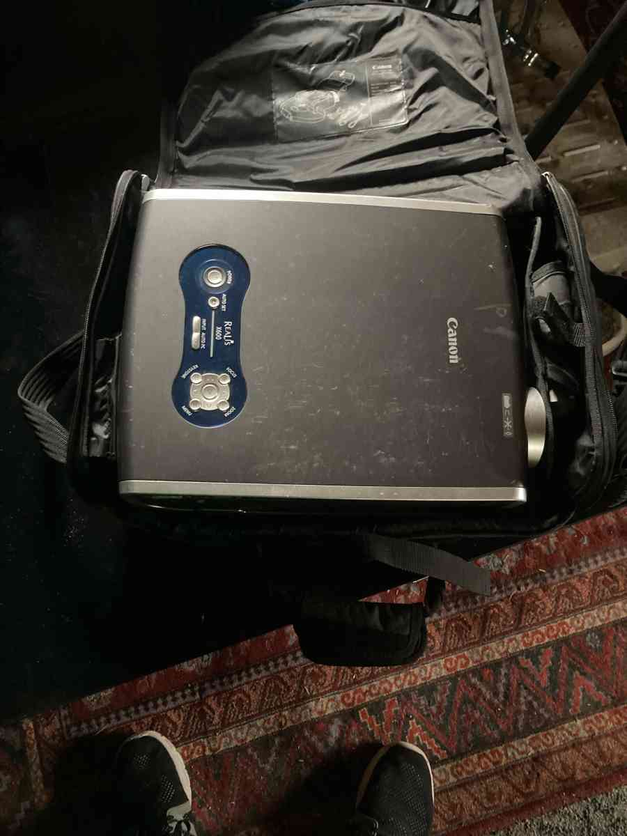 Canon REALiS X600 LCoS Projector