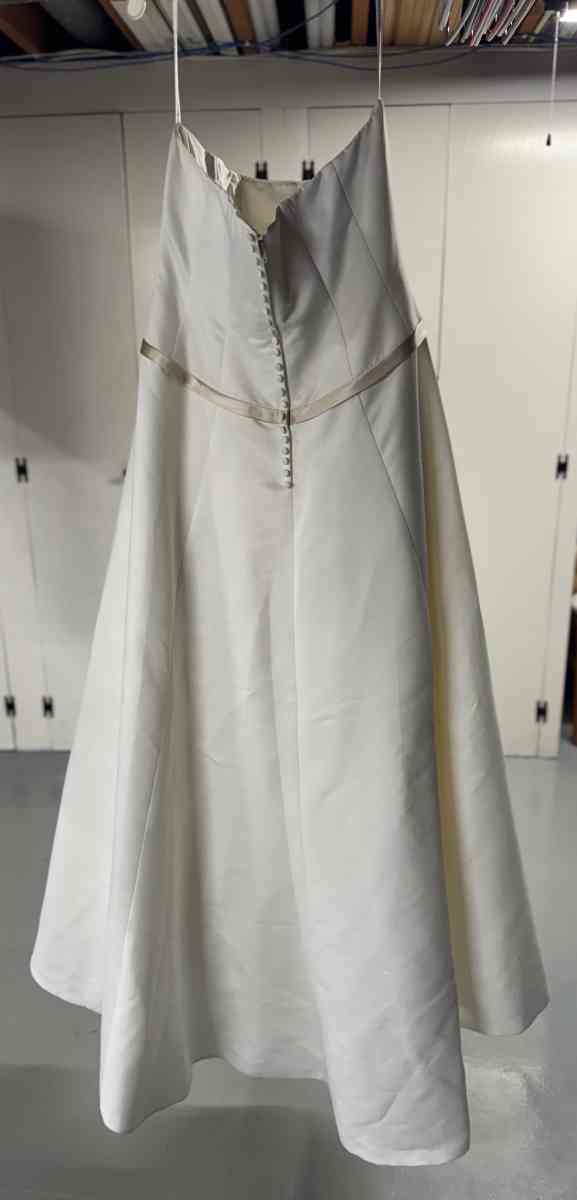 Davids Bridal wedding gown 18W