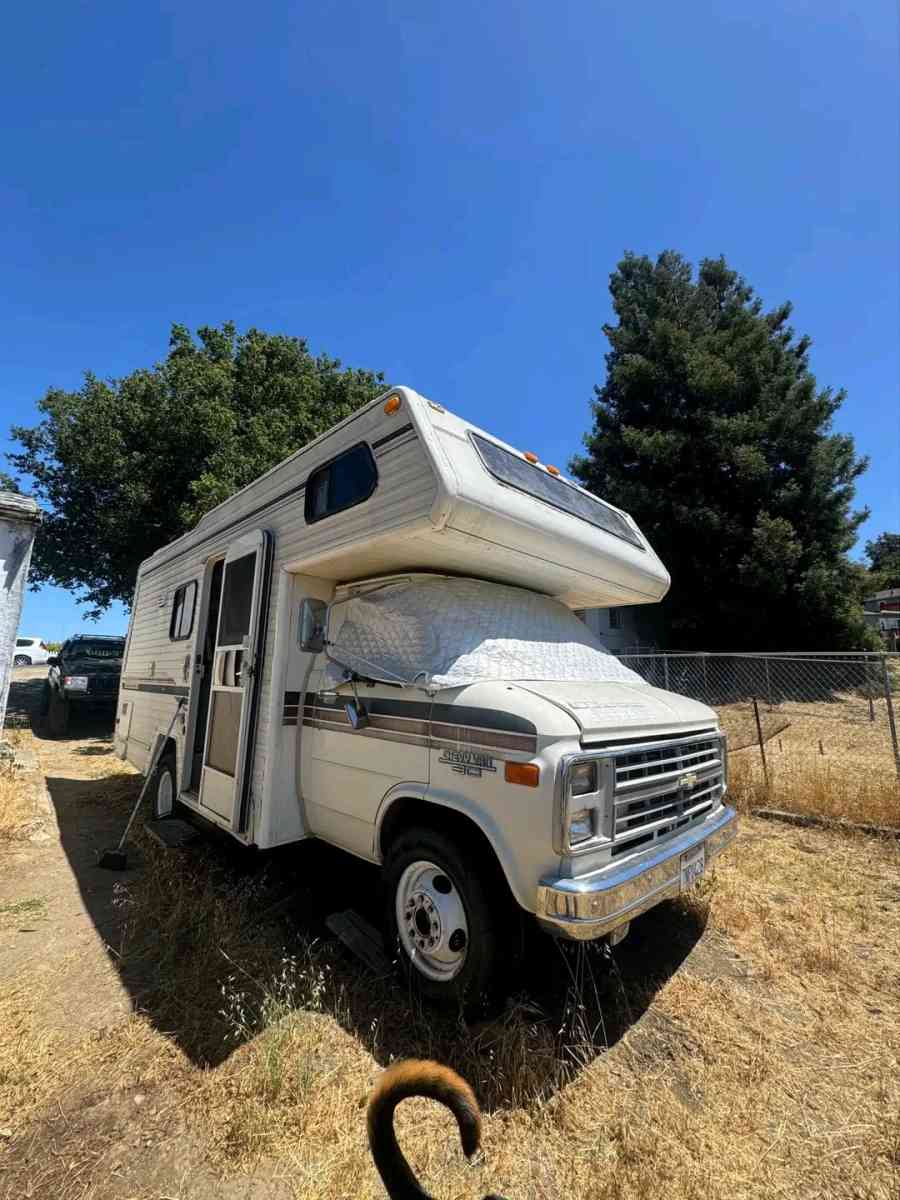 1986 Chevrolet Cherry van 30