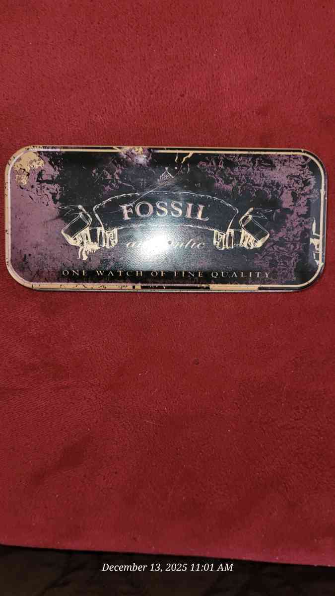 Vintage Fossil gold tone watch with case
