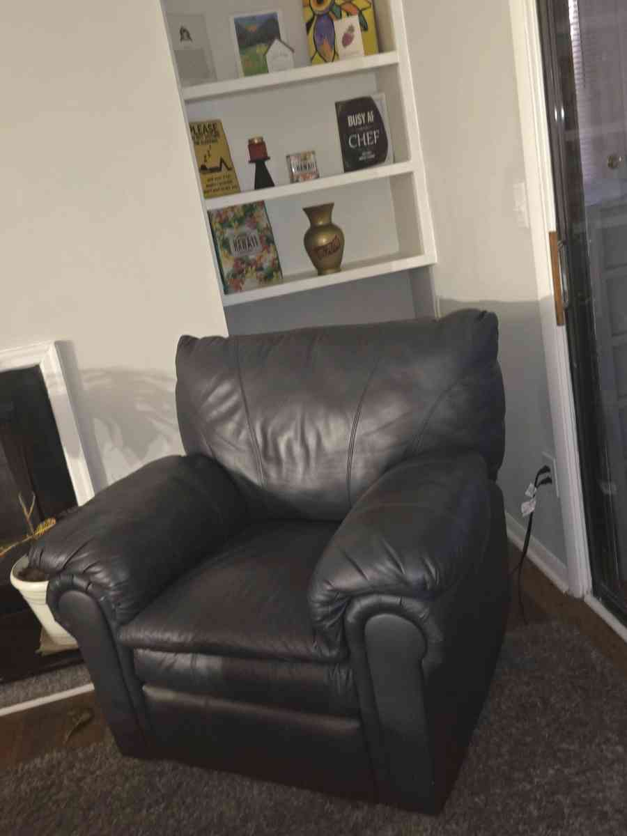 Ethan Allen  Two Piece Leather SET with Recliner