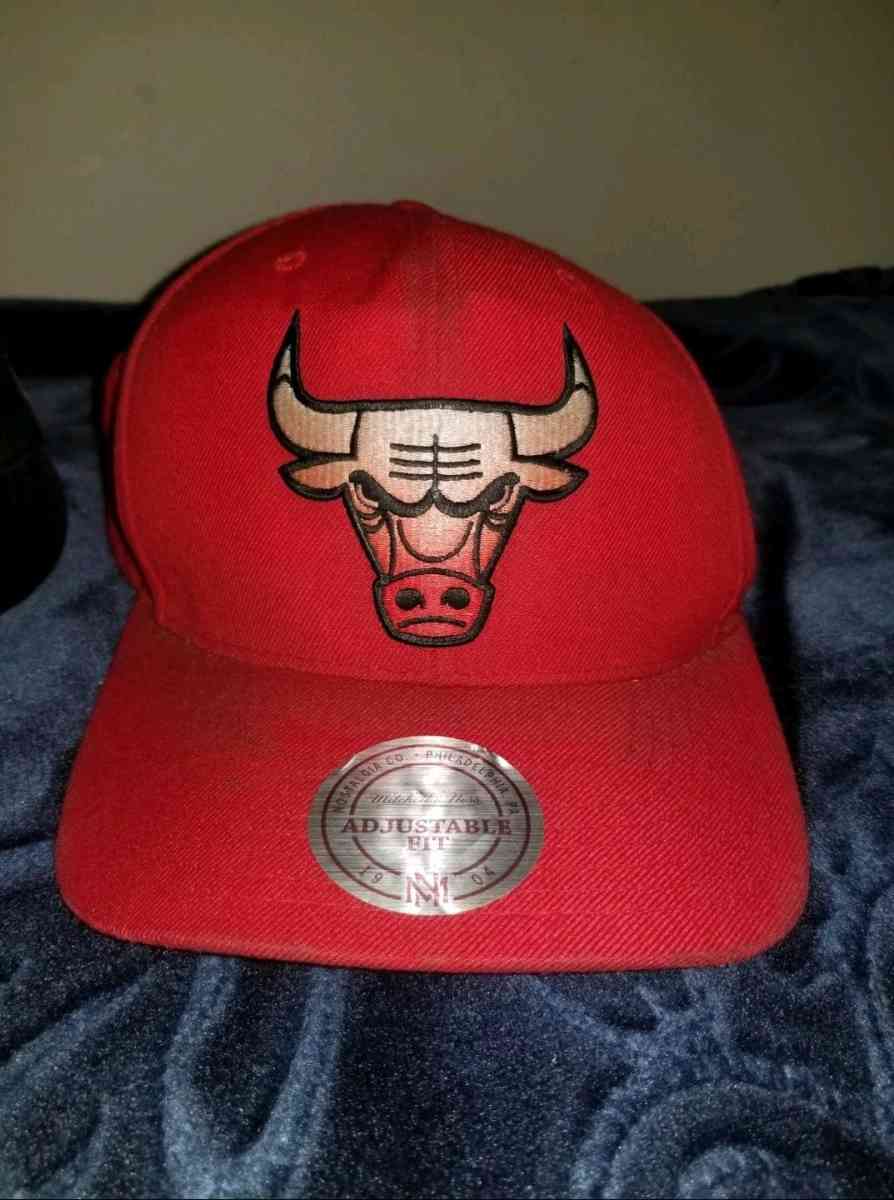 Lot of 3 Basketball Caps Chicago Bulls Pirates Chicago Bulls