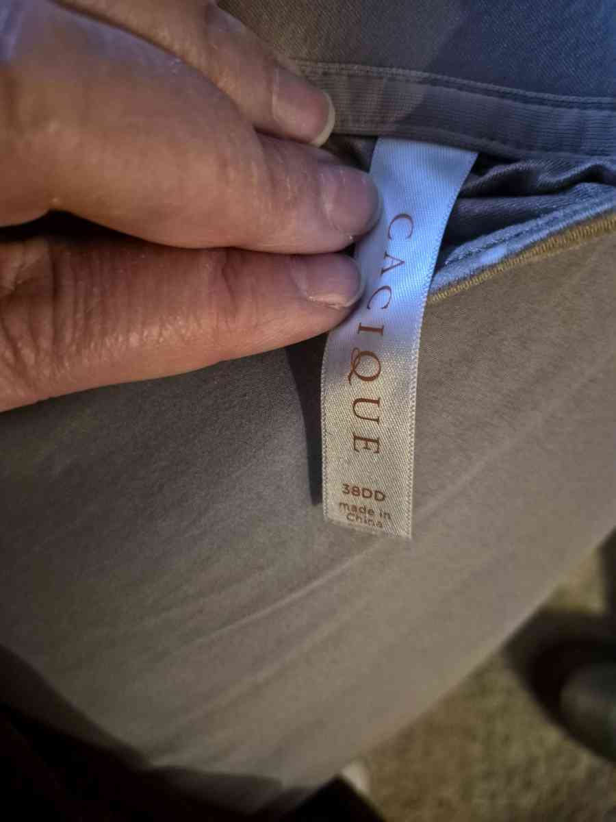 LIKE NEW Cacique Bra 38DD