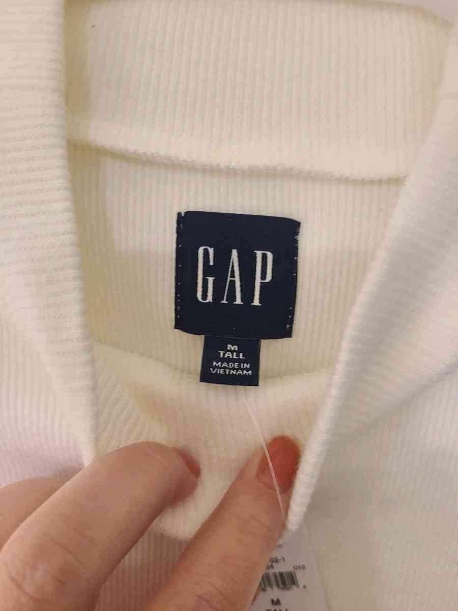 Gap white peekaboo shoulder mock neck top