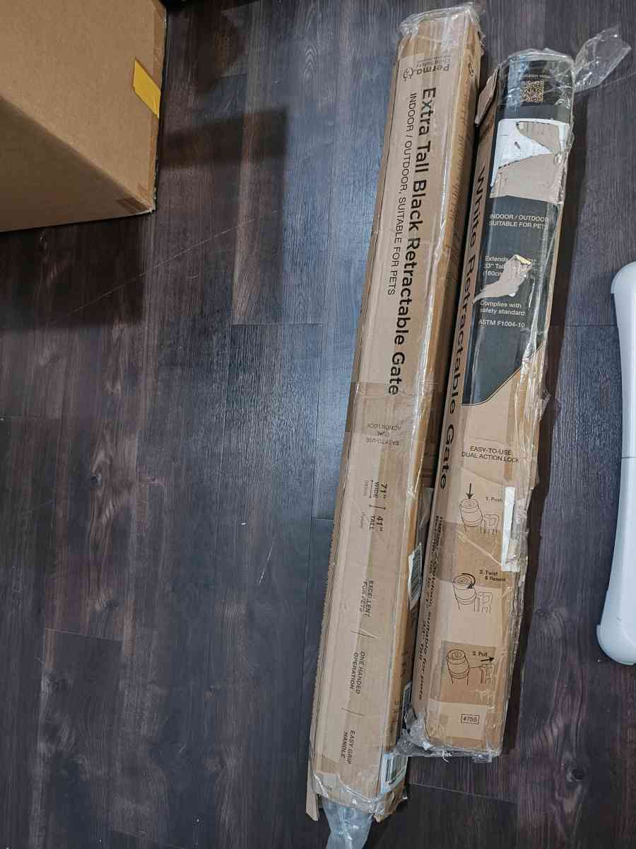 Retractable animal gates