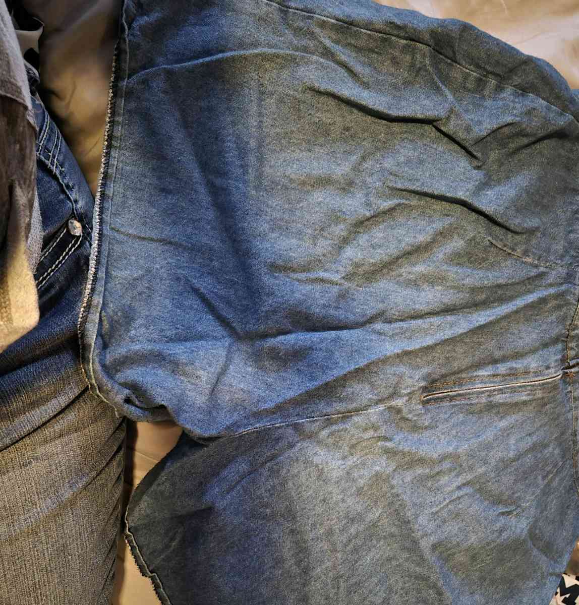 LIKE NEW Diana Marco Jean skort size 14