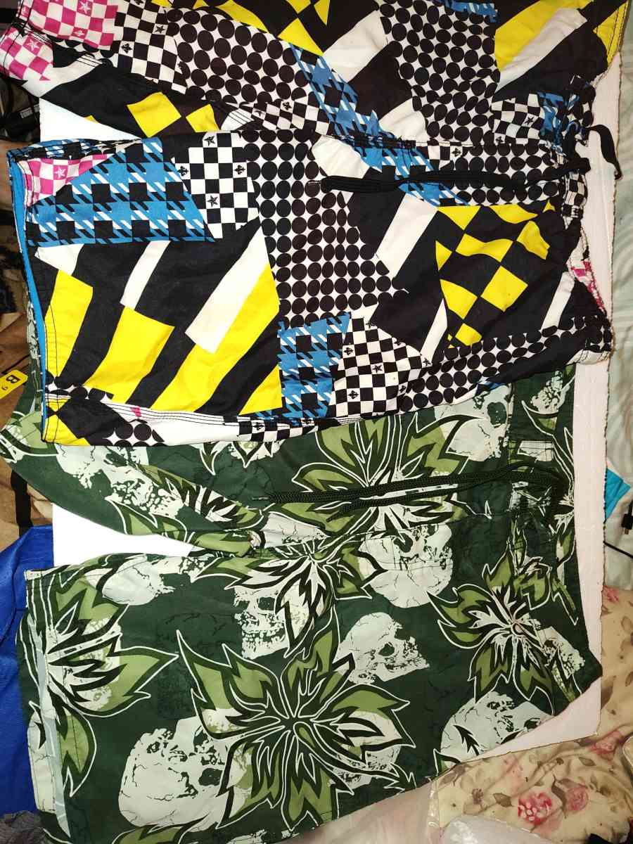 mens shorts - Bakersfield, California - FleaMarketBay