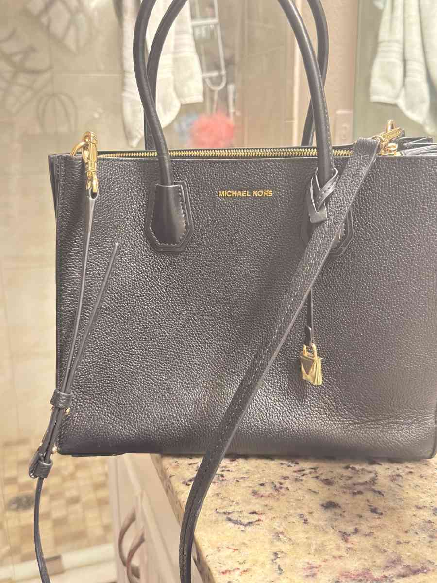 Micheal Kors purse