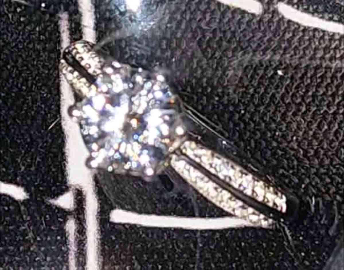 PRICE DROP VVS1 moissanite D s925 RING