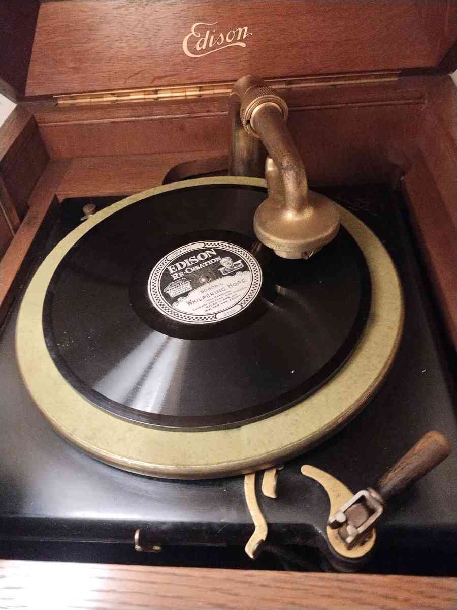 a1916Thomas Edison disc phonograph with 35 records that come
