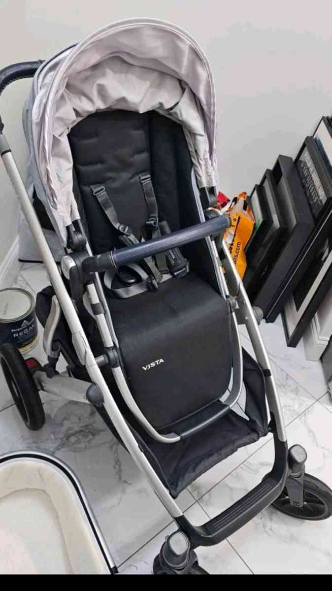 Cute UPPAbaby VISTA Stroller with Bassinet