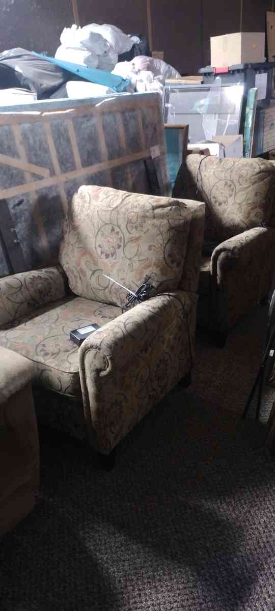 2 electric recliners