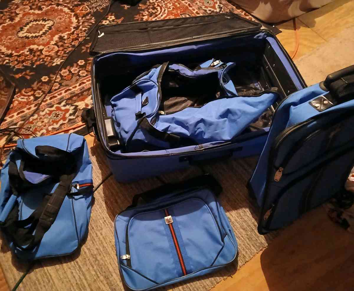5 peice luggage set color blue with red stripe on front