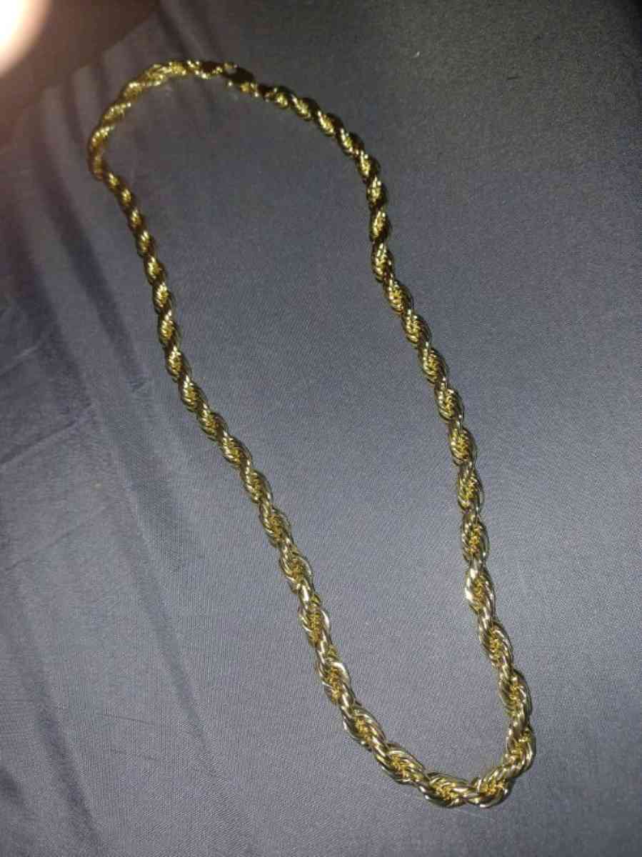 Gold rope chain