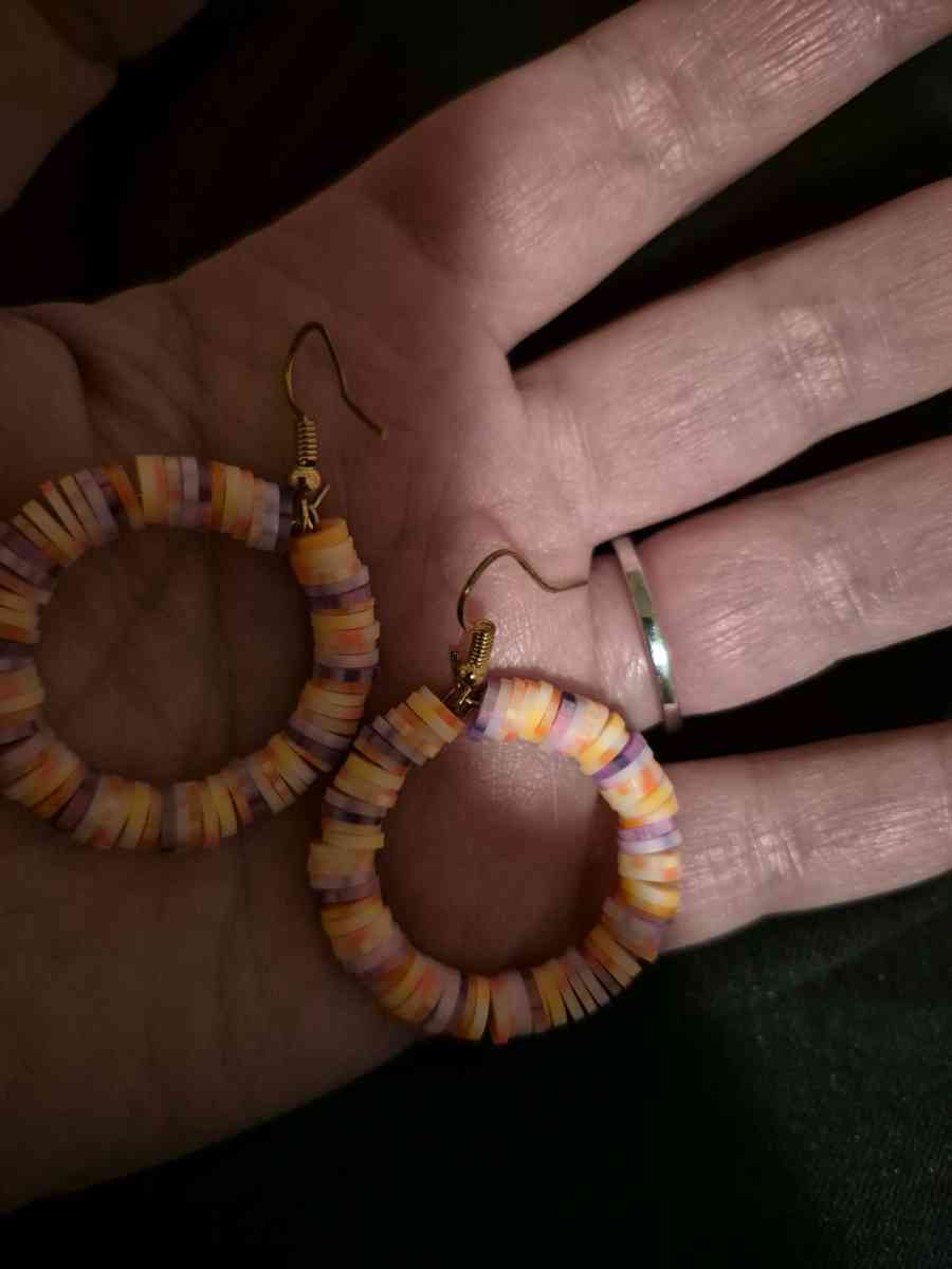 NEW Multicolor bead earrings