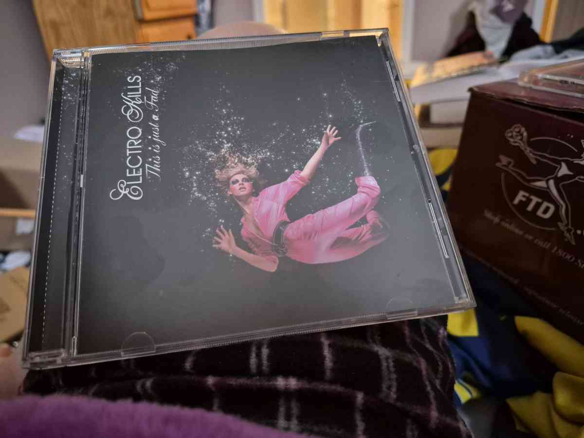 LIKE NEW Electro Kills THIS IS JUST A FAD cd