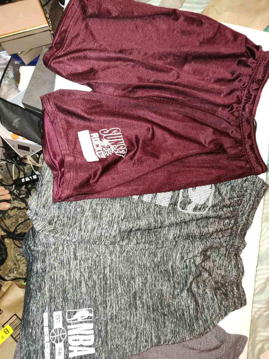 mens shorts - Bakersfield, California - FleaMarketBay