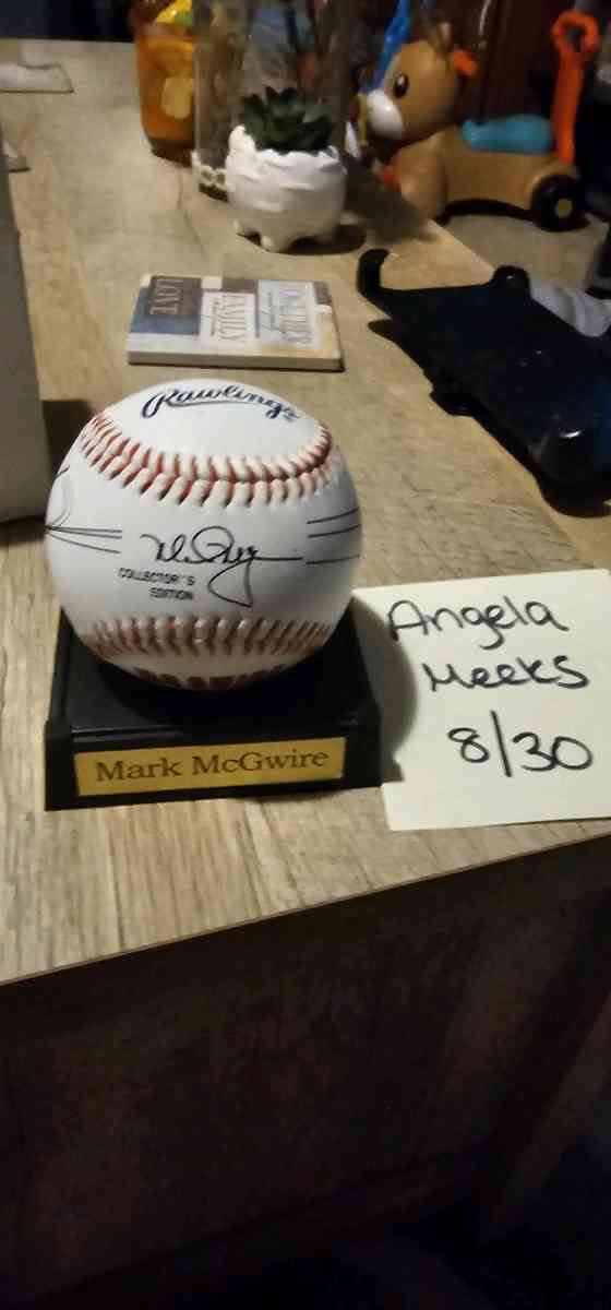 Mark McGwire Replica Signature Baseball w Card