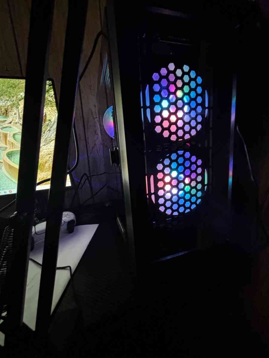 gaming pc and monitor