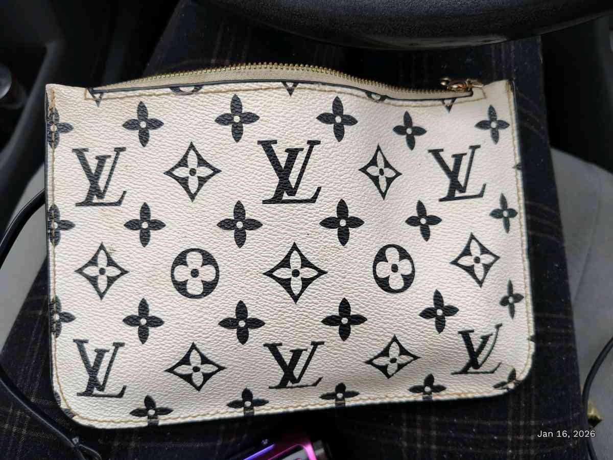 Louis Vuitton Neverfull Pouch