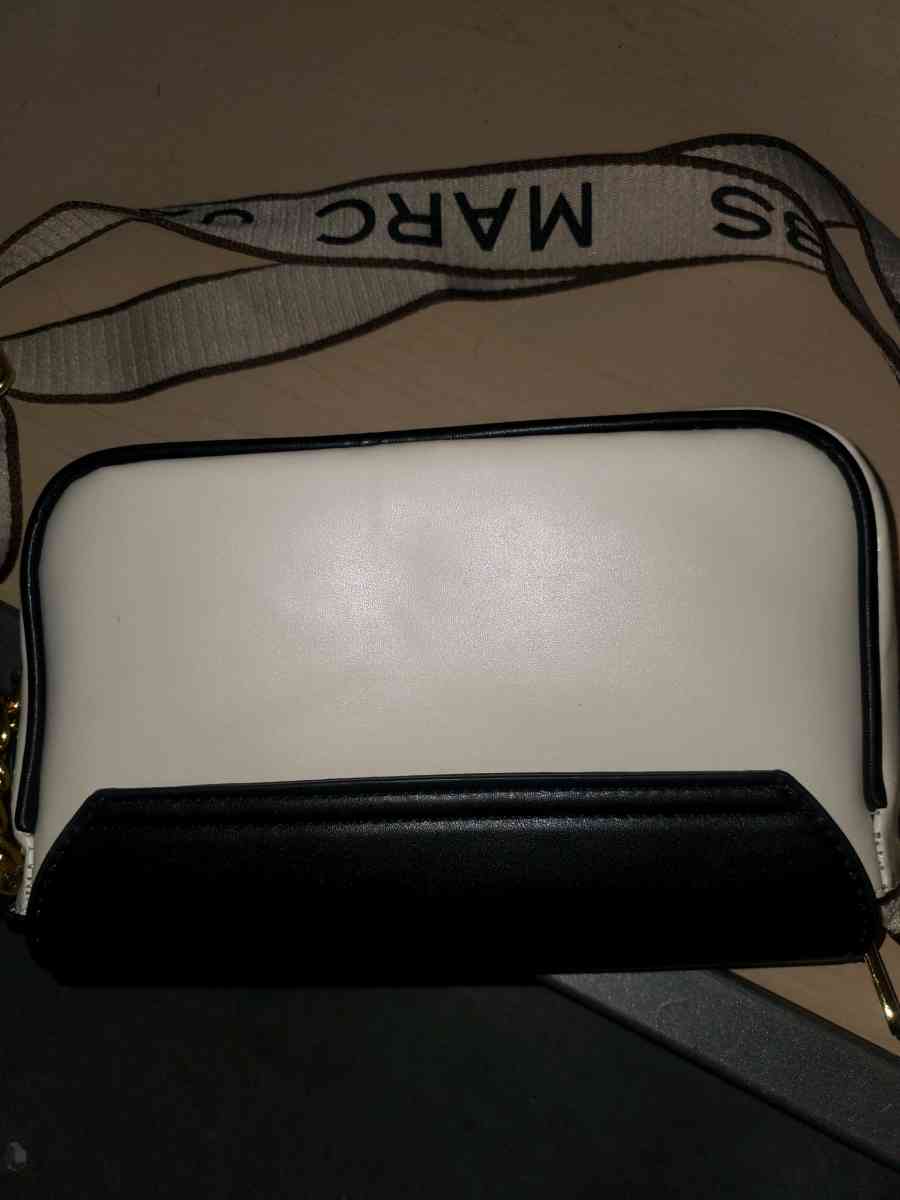 Marc Jacobs Stylish Black and White Crossbody Bag