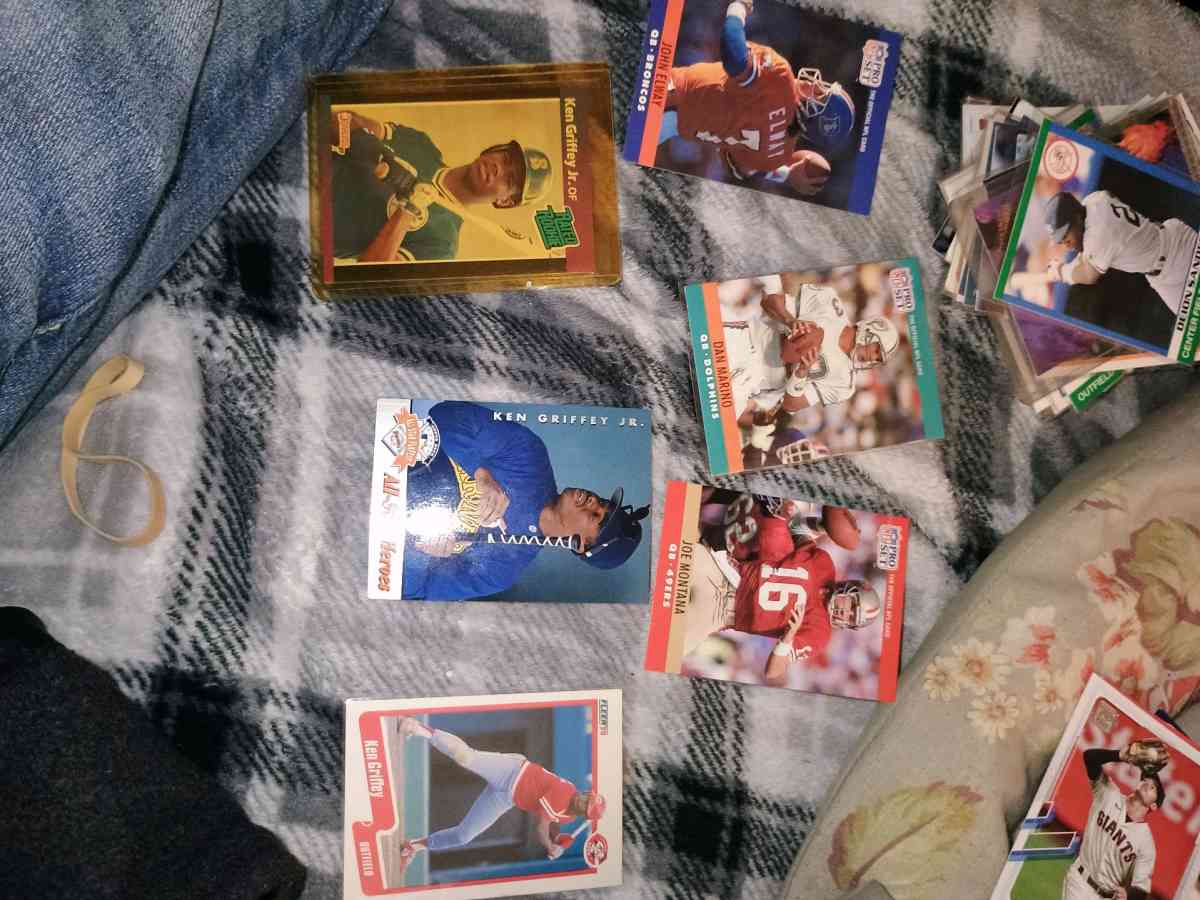 lot of baseball cards