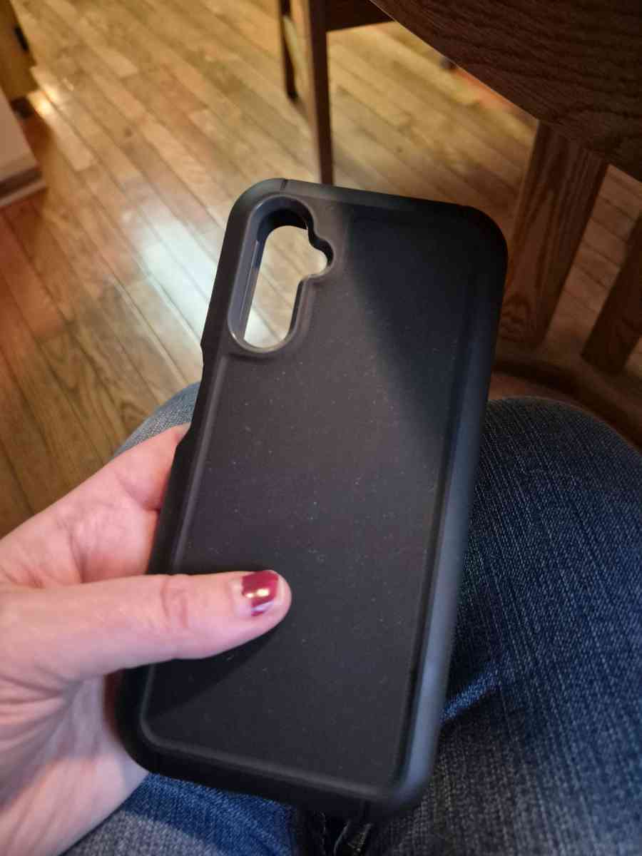 GENTLY USED Samsung GalaxyS14 phone case