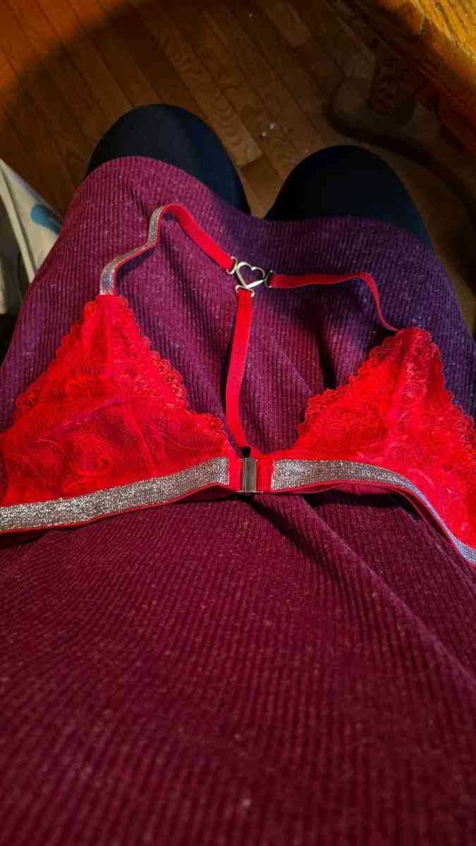 NEW red lace bra size L