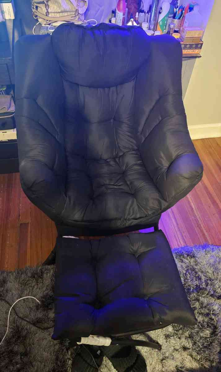 chair with ottoman