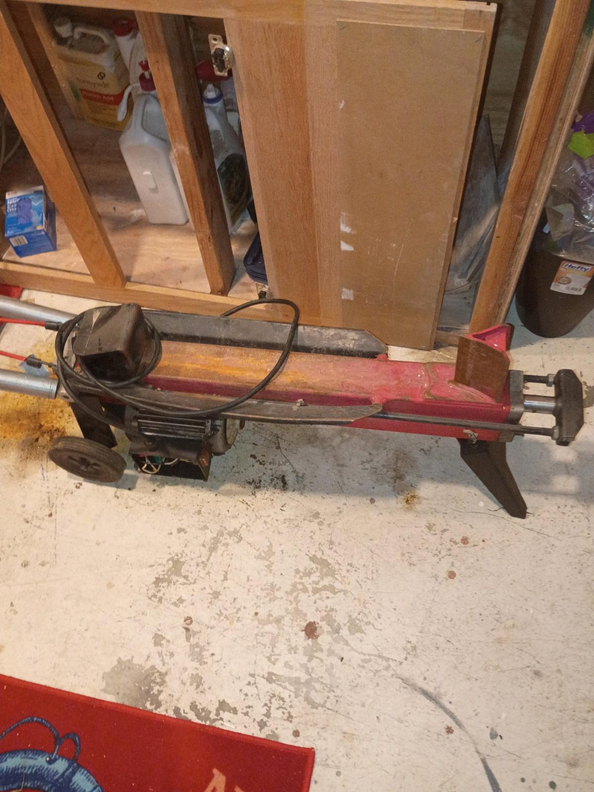 wood splitter - Cedarpines Park, California