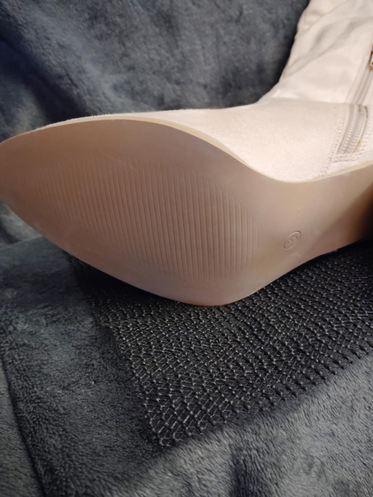 Coutgo Womens Faux Suede Knee High Stretch Winter Boots Side Zipp Size 8 - Virginia Beach, Virginia - FleaMarketBay