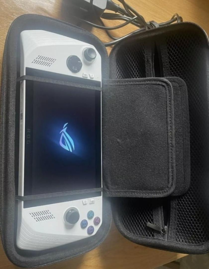 ASUs Rog Ally - Adelanto, California